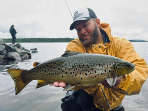 angler forelle trout wasser water